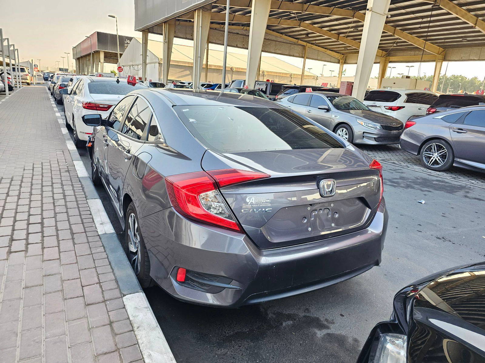 2016 HONDA CIVIC — 131860 Miles — Lot E232740 — Souq - Marhaba Auctions Used Cars - Image 4