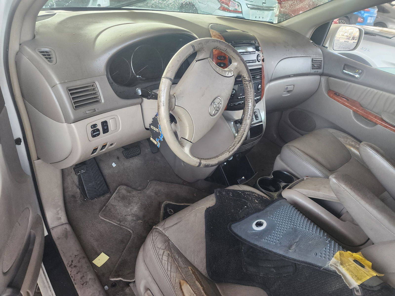 2006 TOYOTA SIENNA — 288220 Miles — Lot 37444263 - Marhaba Auctions Used Cars - Image 5