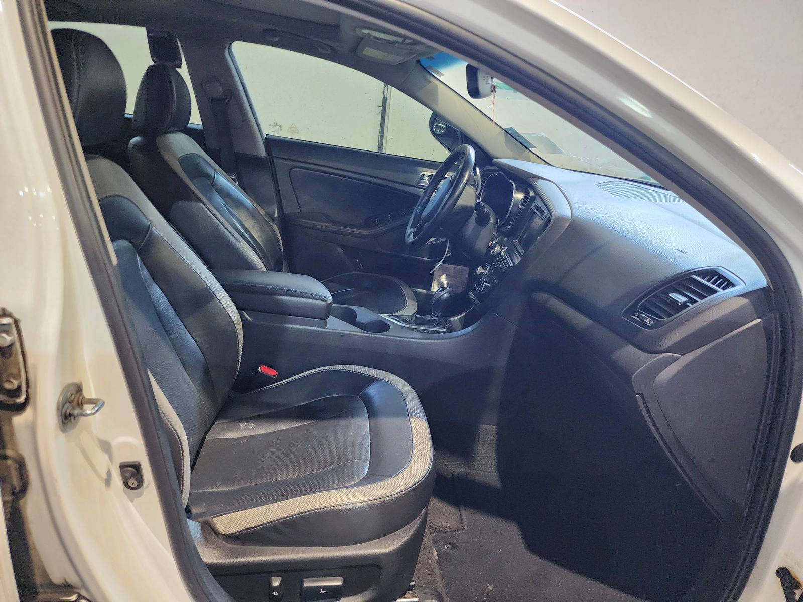 2011 KIA OPTIMA — 227866 KM — Lot 74618334 — Al Quoz - Marhaba Auctions Used Cars - Image 9