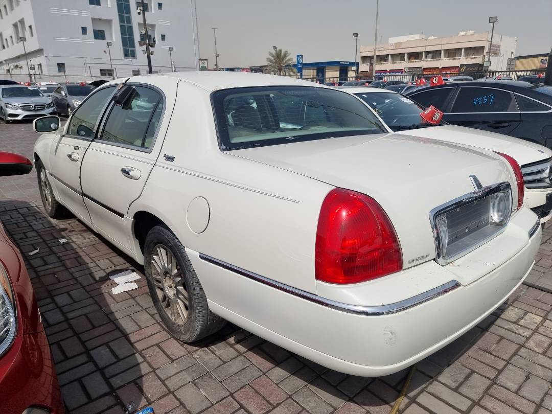 2006 LINCOLN TOWN — 240203 Miles — Lot 125487 — Ind. 12 - Marhaba Auctions Used Cars - Image 5