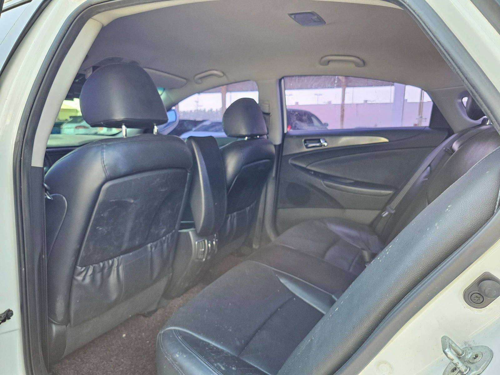 2012 HYUNDAI SONATA — 195169 KM — Lot 008754 — Souq - Marhaba Auctions Used Cars - Image 6