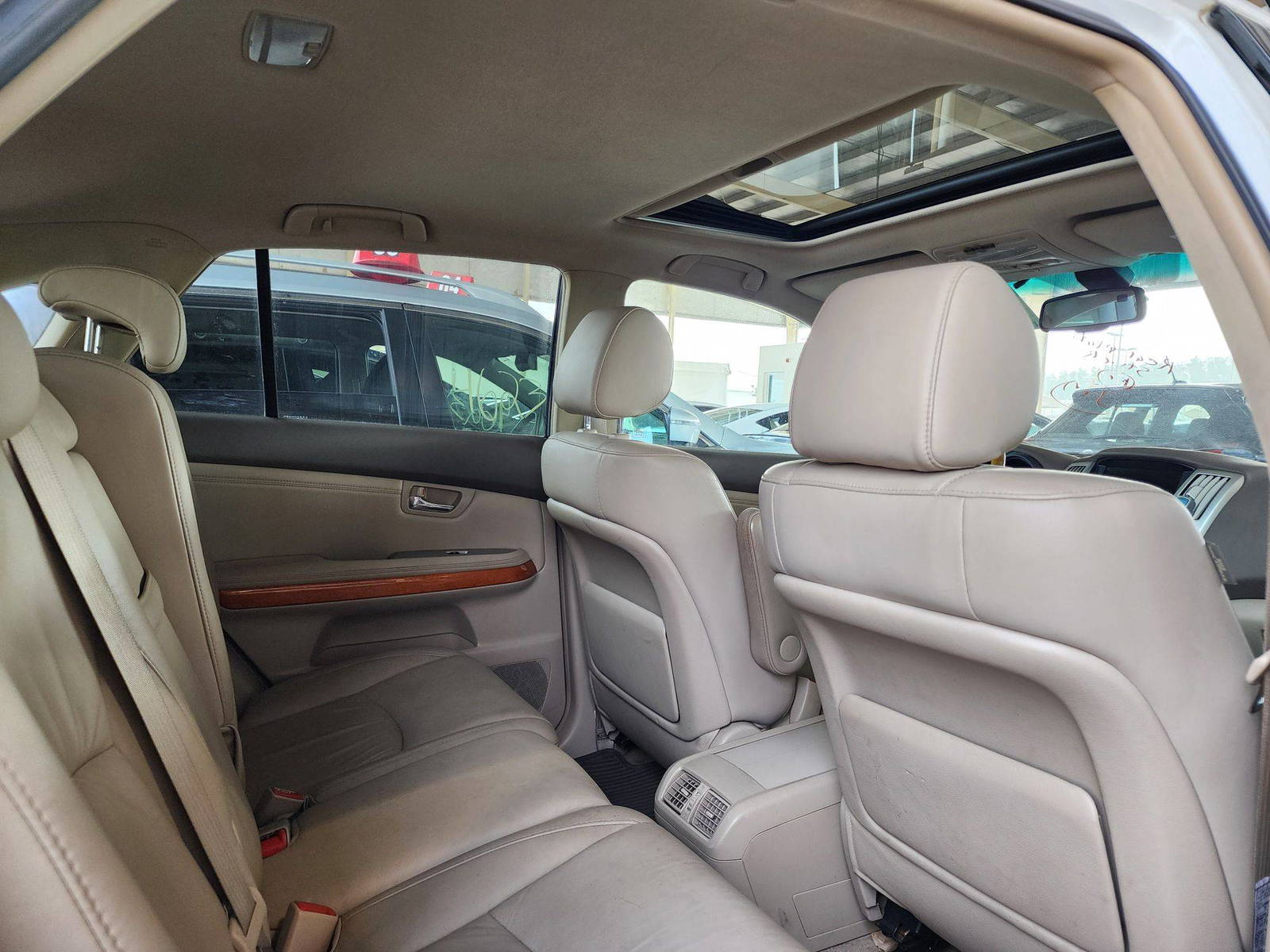 2008 LEXUS RX 350 — 175152 Miles — Lot 8C060685 — Souq - Marhaba Auctions Used Cars - Image 4