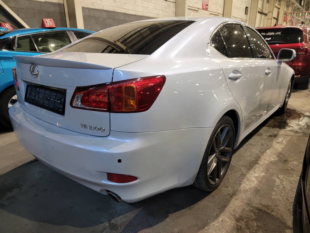 2009 LEXUS IS 300 — 386284 KM — Lot 92018421 — Main - Marhaba Auctions Used Cars - Image 5