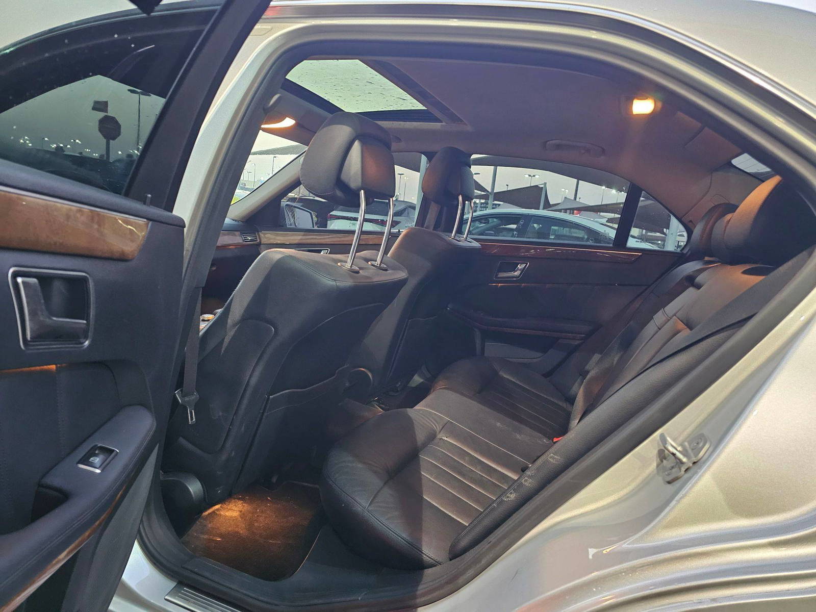 2011 MERCEDES BENZ E-300 — 209053 KM — Lot B3BA414662 — Souq - Marhaba Auctions Used Cars - Image 6