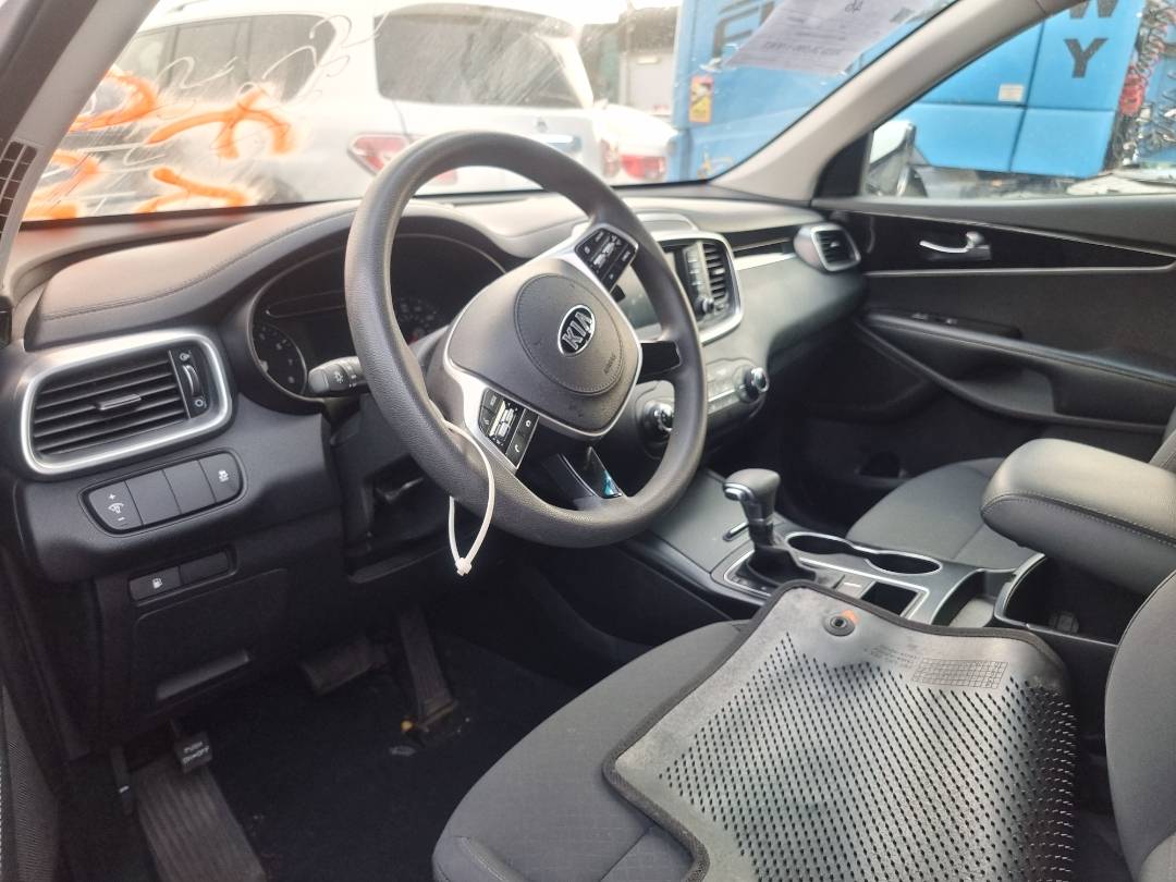 2020 KIA SORENTO — 78060 Miles — Lot 215478 — Souq - Marhaba Auctions Used Cars - Image 6