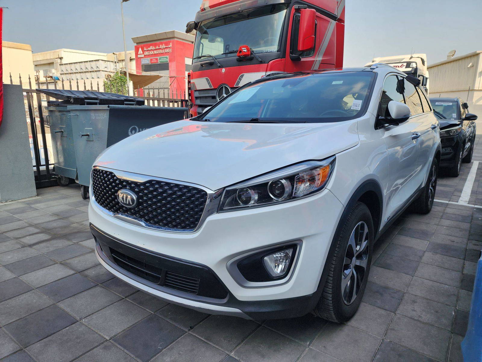2018 KIA SORENTO — 91030 Miles — Lot 5XJG380744 — Souq - Marhaba Auctions Used Cars - Image 4