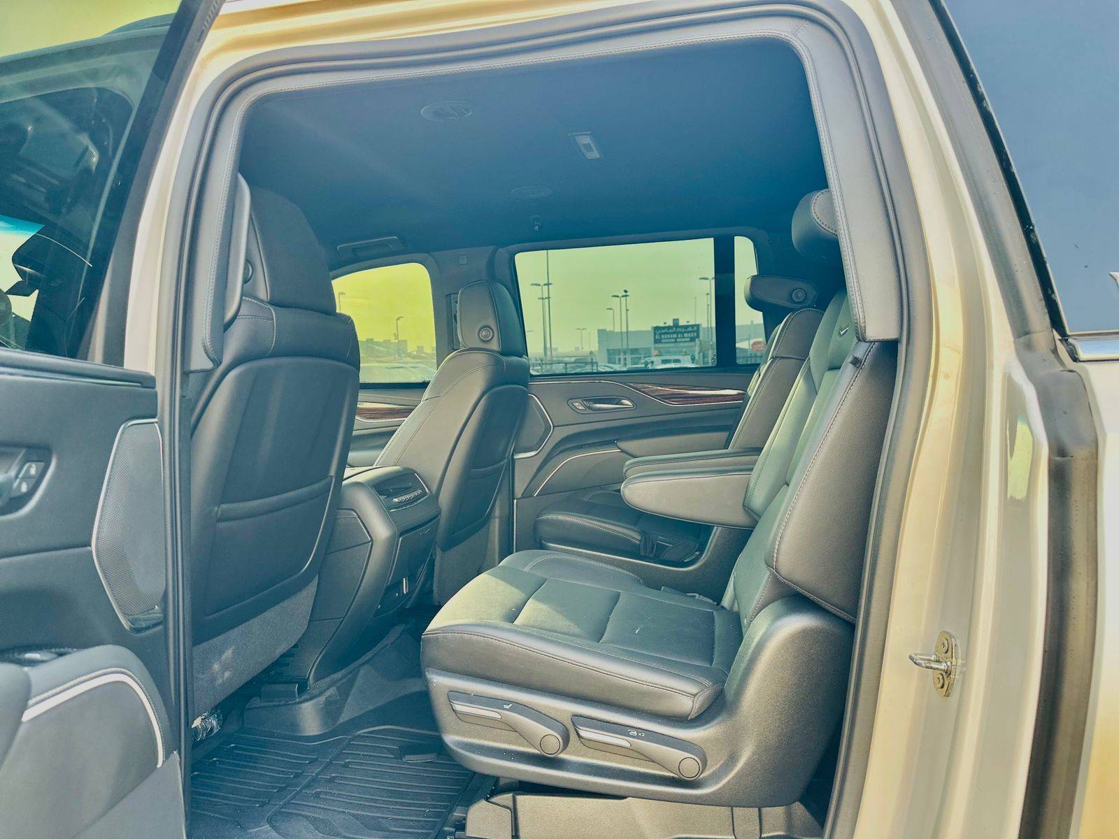 2022 CADILLAC ESCALADE — 51450 KM — Lot L5NR144571 — Souq - Marhaba Auctions Used Cars - Image 8