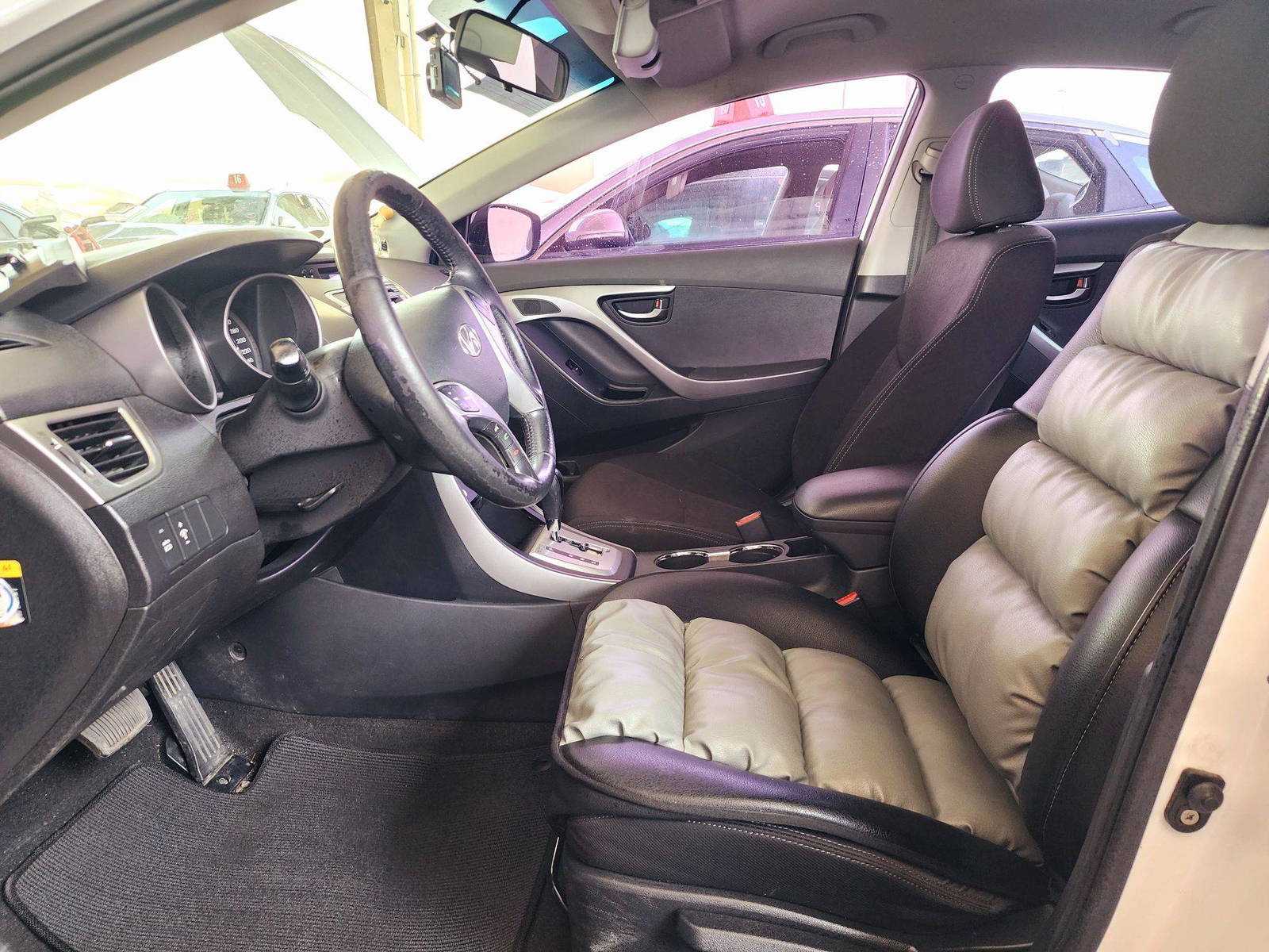 2012 HYUNDAI AVANTE — 256685 KM — Lot 560097 — Ind. 12 - Marhaba Auctions Used Cars - Image 8