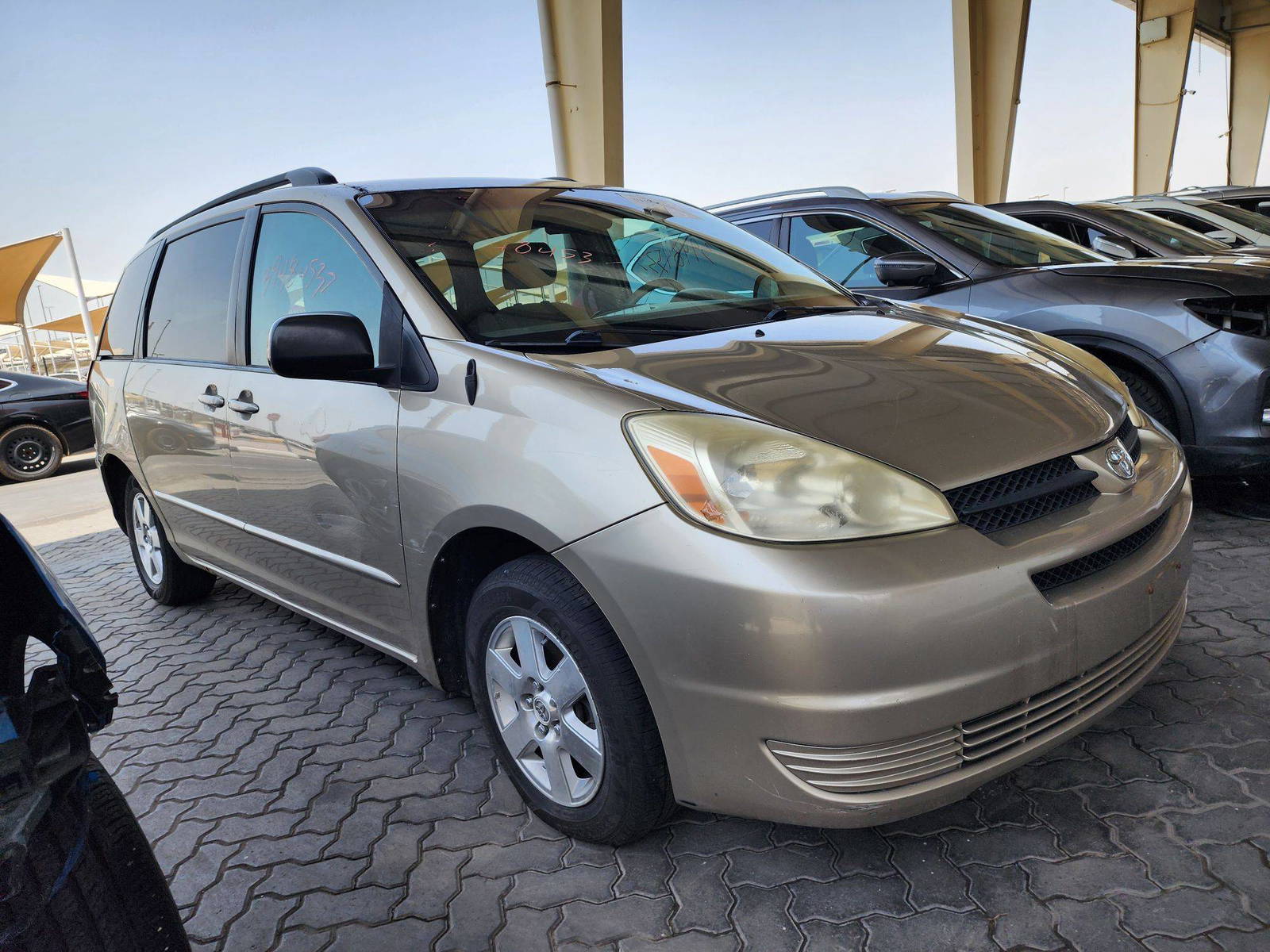 2005 TOYOTA SIENNA — 259593 Miles — Lot 25625 — Souq - Marhaba Auctions Used Cars - Image 4