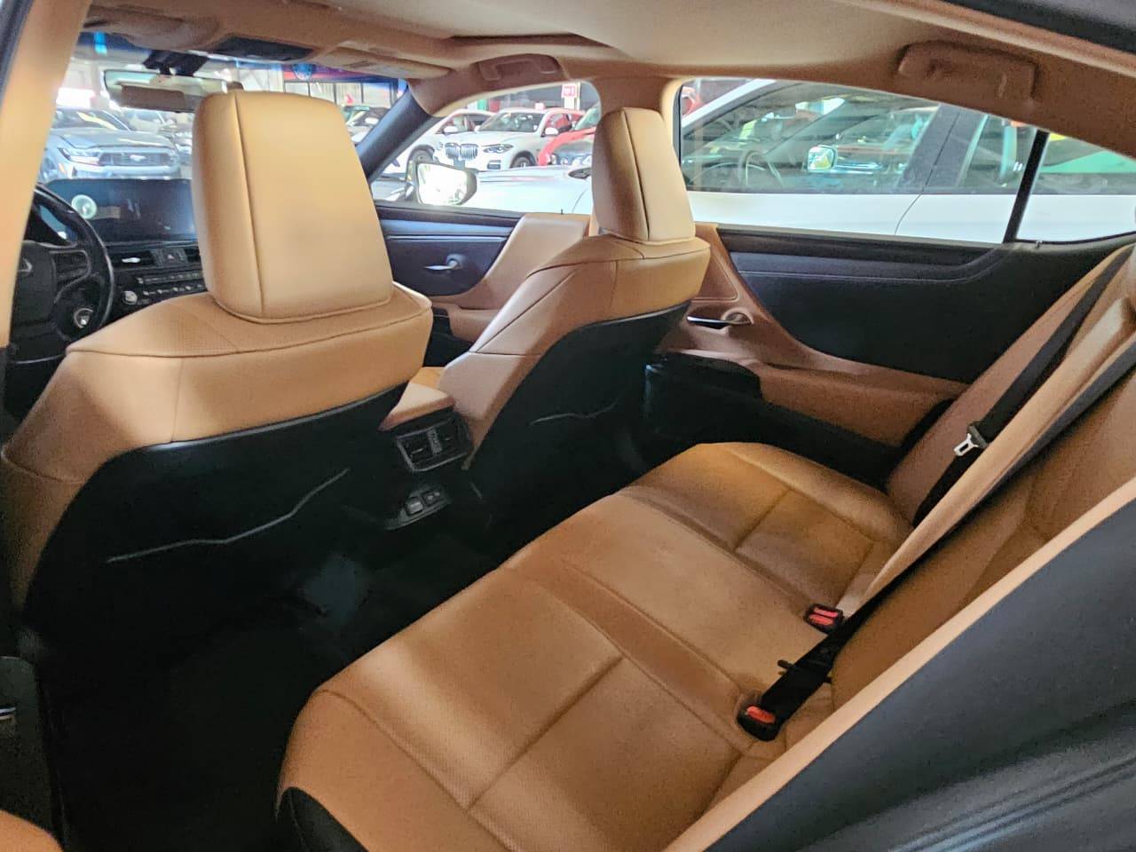 2023 LEXUS ES 300H — 146038 KM — Lot P2203865 — Main - Marhaba Auctions Used Cars - Image 7