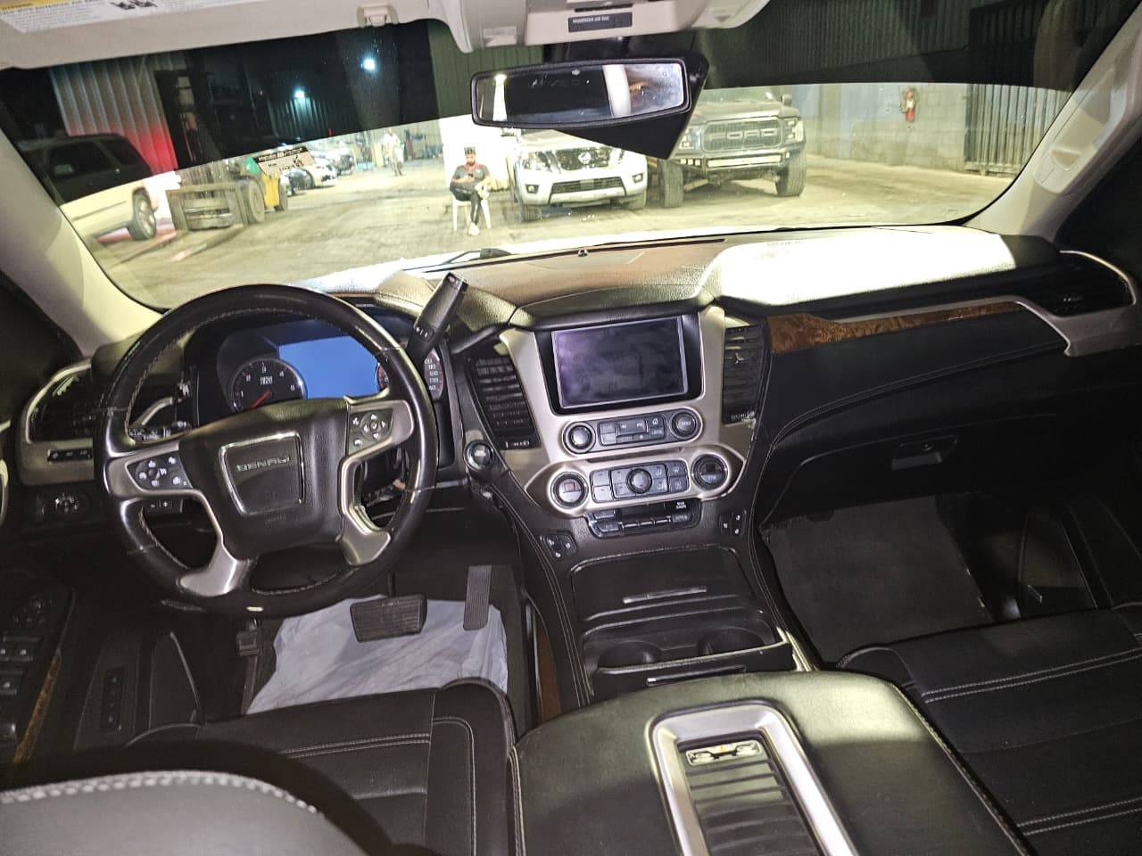 2016 GMC YUKON DENALI — 102483 KM — Lot R147537 — Main - Marhaba Auctions Used Cars - Image 10