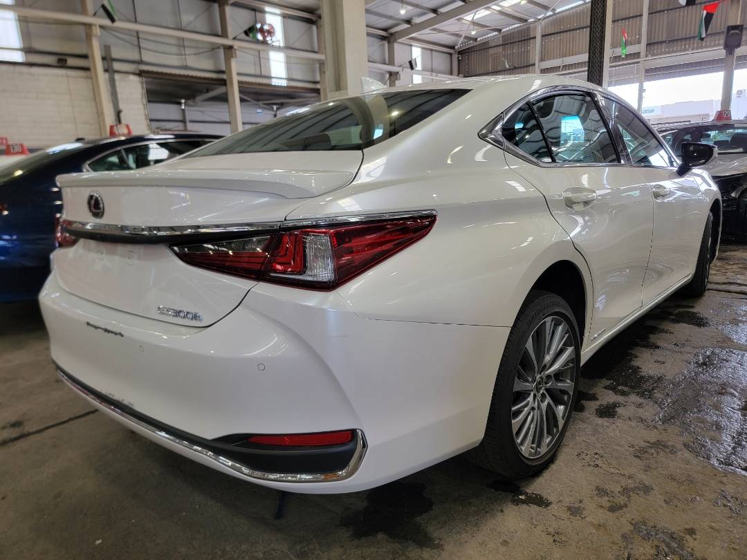 2020 LEXUS ES 300H — 54292 Miles — Lot 37553716 - Marhaba Auctions Used Cars - Image 3