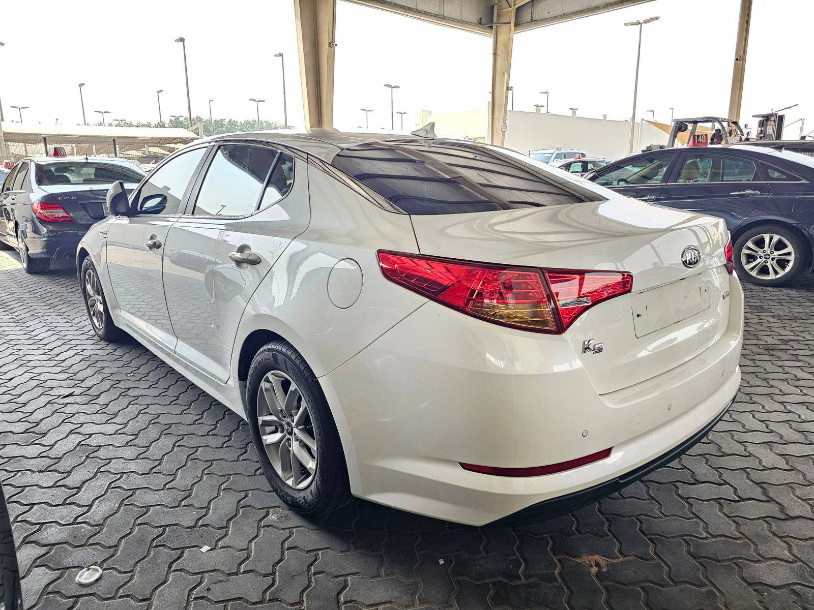 2013 KIA K5 — 265217 KM — Lot 300325 — Souq - Marhaba Auctions Used Cars - Image 5