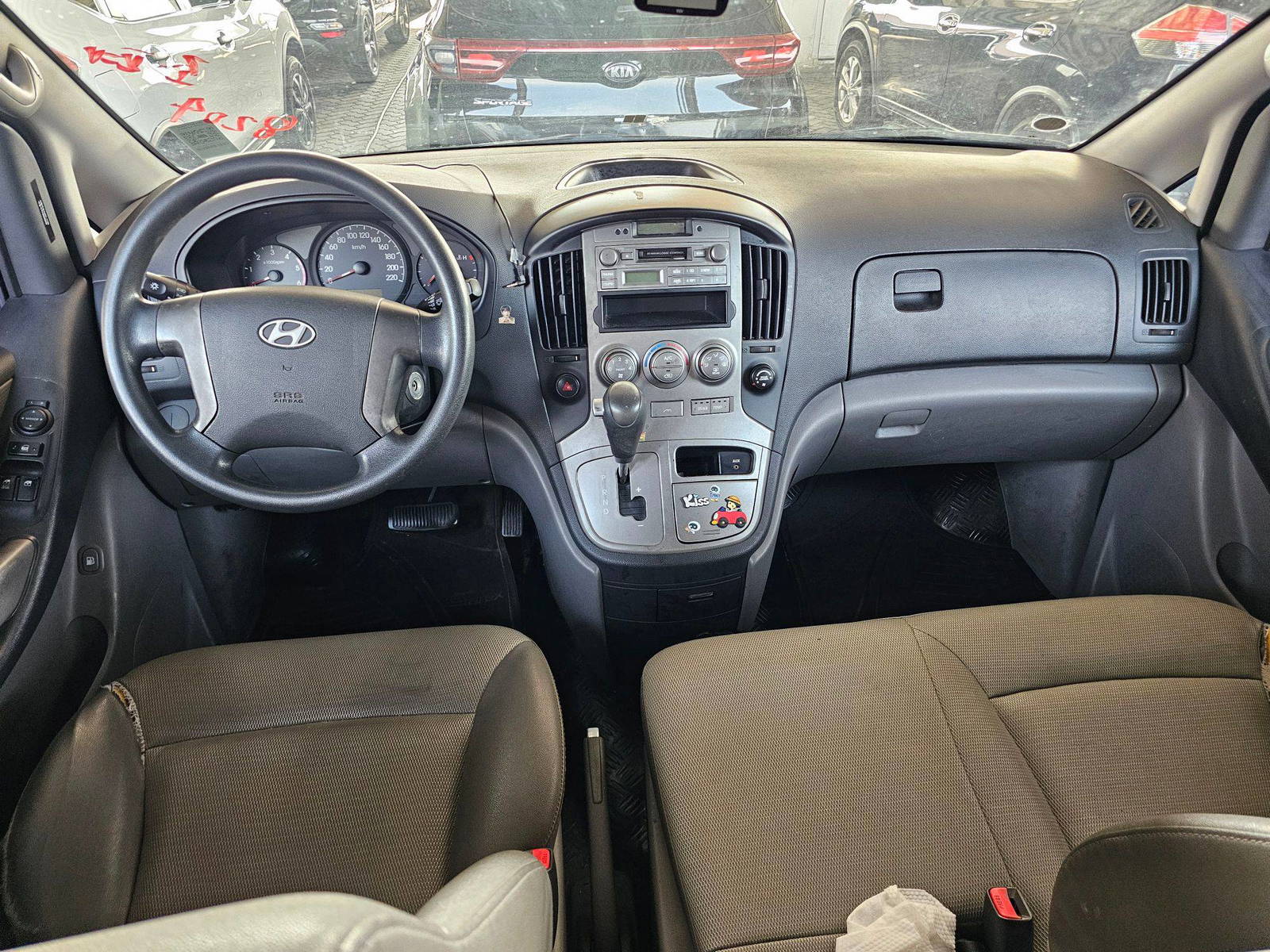 2008 HYUNDAI GRAND STAREX — 200261 KM — Lot 025836 — Souq - Marhaba Auctions Used Cars - Image 9
