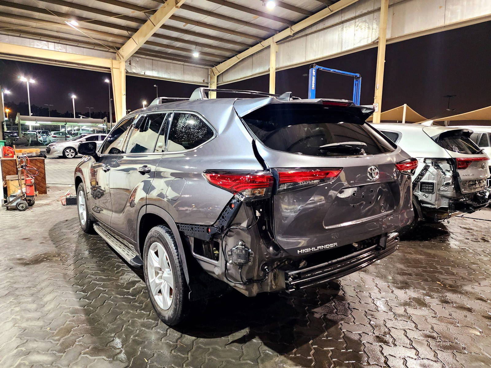 2022 TOYOTA HIGHLANDER — 36684 Miles — Lot 1NS104443 — Souq - Marhaba Auctions Used Cars - Image 4