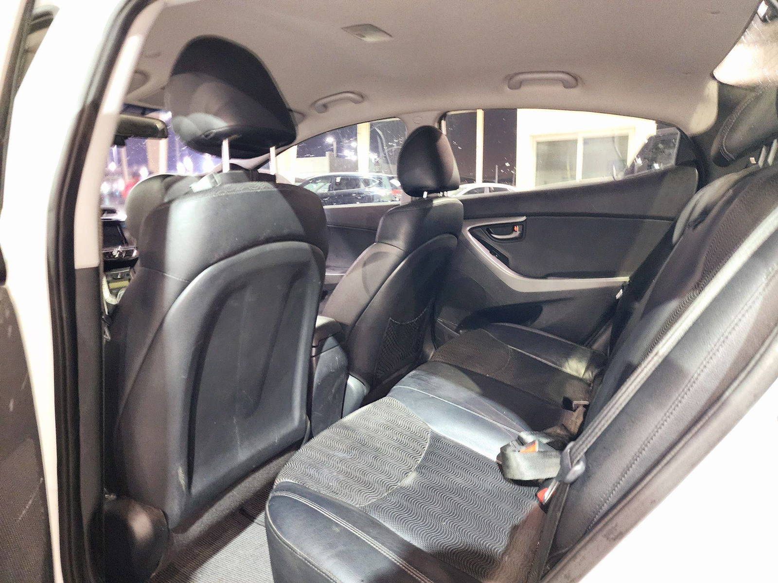 2011 HYUNDAI AVANTE — 117625 KM — Lot U074587 — Souq - Marhaba Auctions Used Cars - Image 6