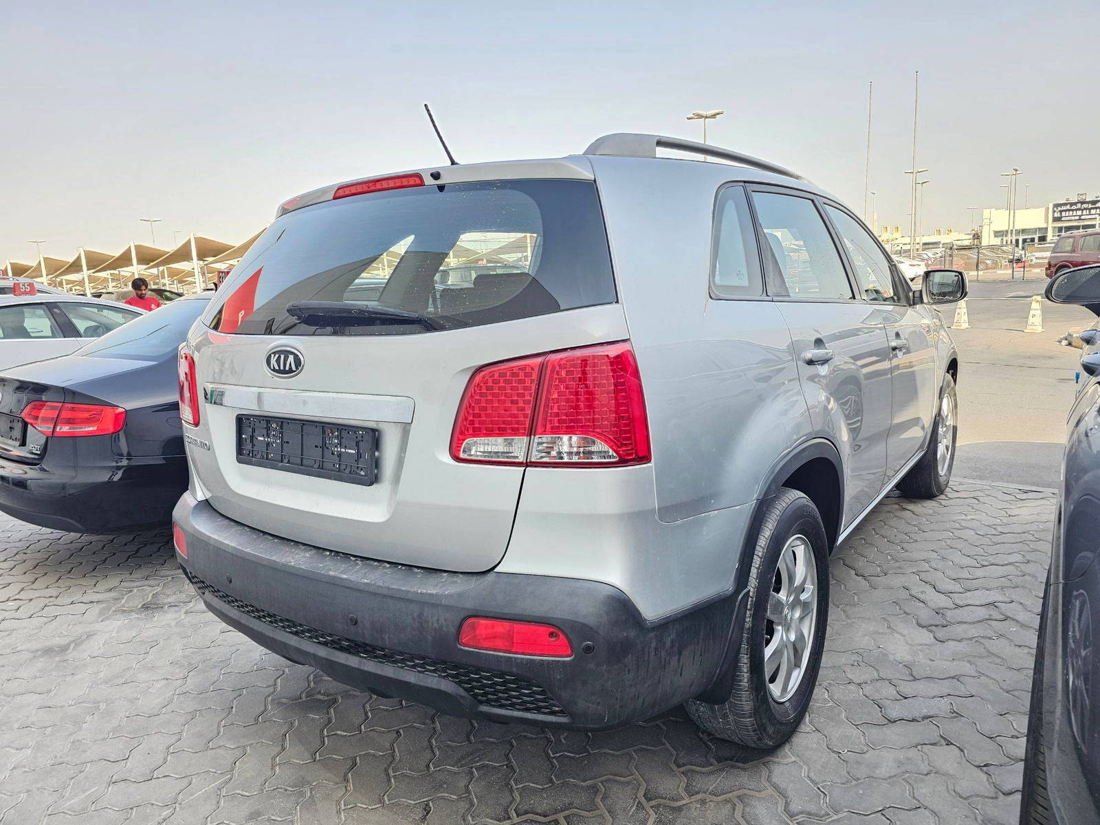 2012 KIA SORENTO — 290960 KM — Lot 5294084 — Souq - Marhaba Auctions Used Cars - Image 3