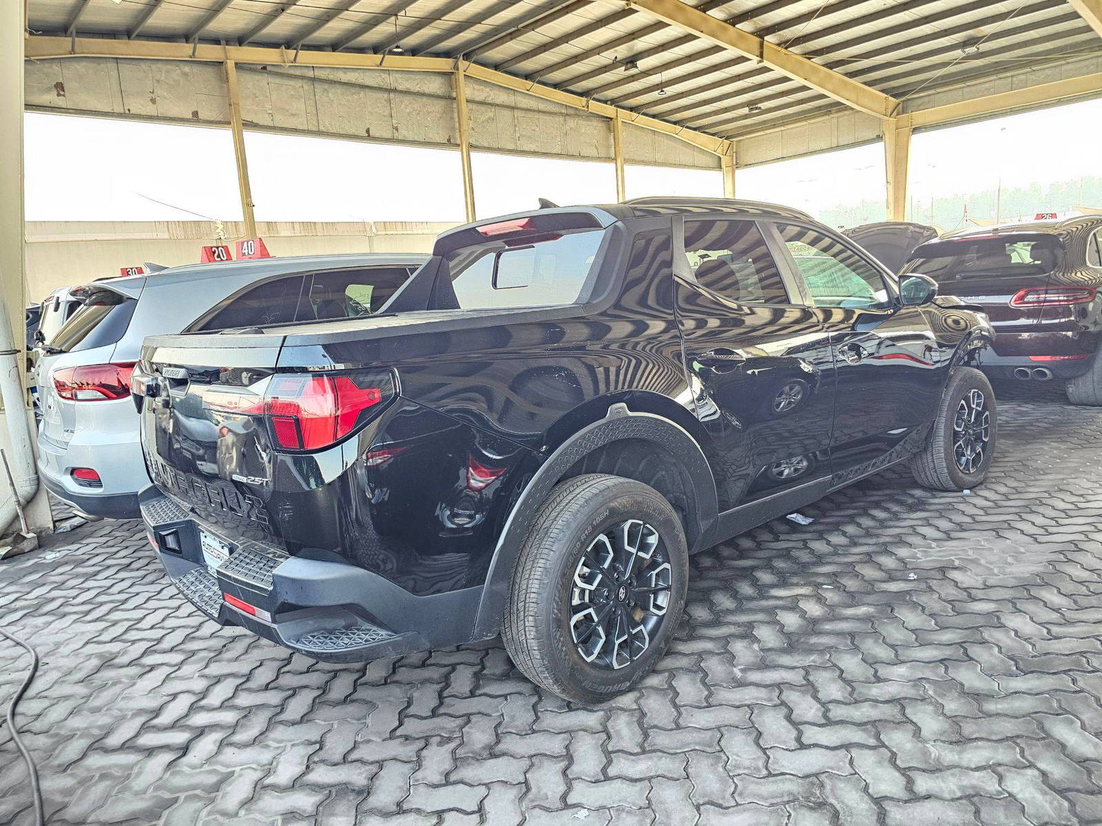 2023 HYUNDAI SANTA CRUZ — 14002 Miles — Lot DAF3PH051753 — Souq - Marhaba Auctions Used Cars - Image 3