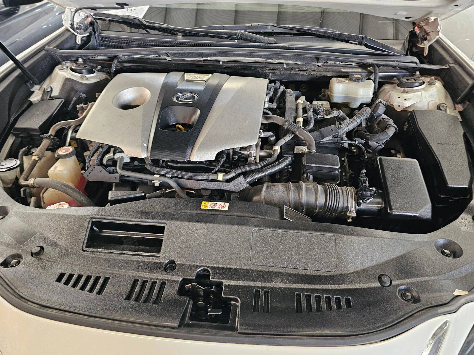 LEXUS ES 300H 2019 - Marhaba Auction Used Cars - Image 12
