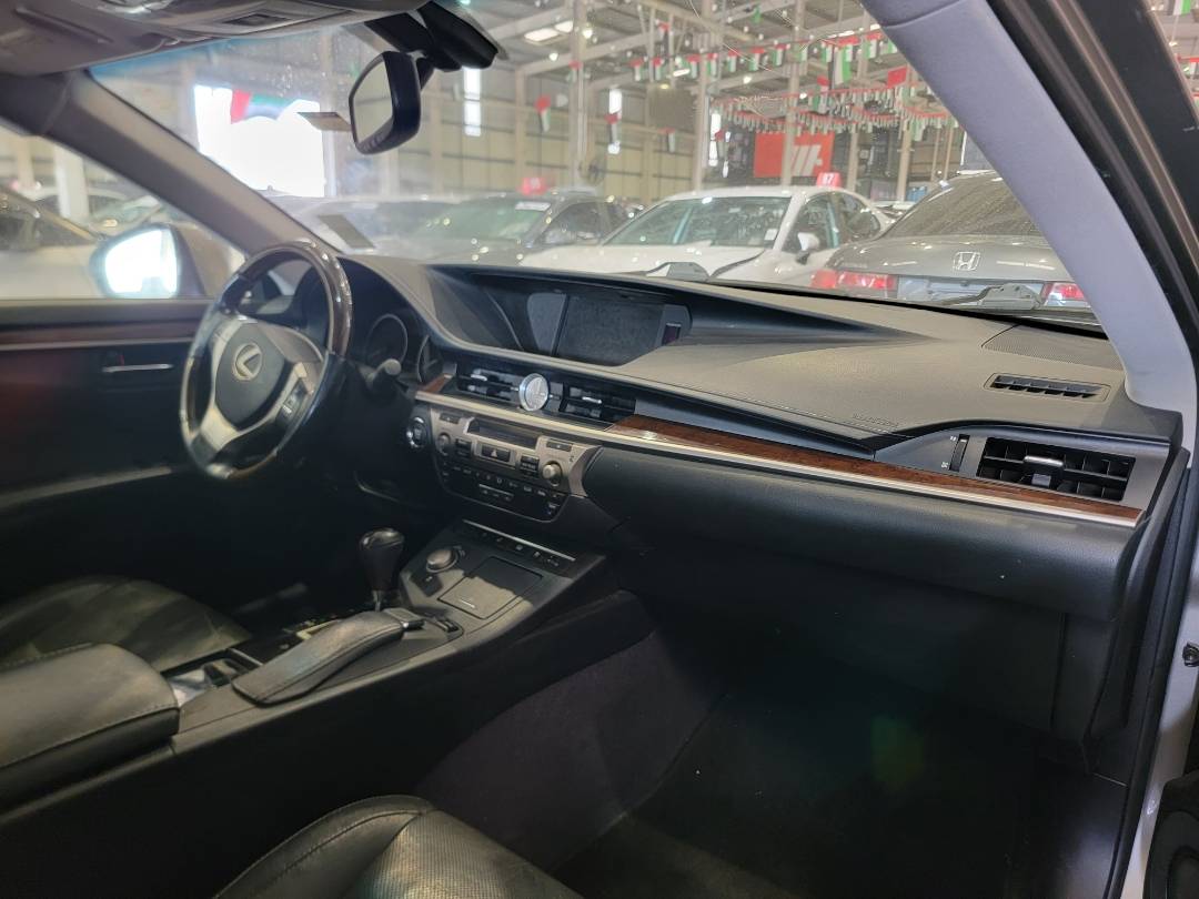 2015 LEXUS ES 350 — 162706 Miles — Lot 1GG9F2195975 — Main - Marhaba Auctions Used Cars - Image 7