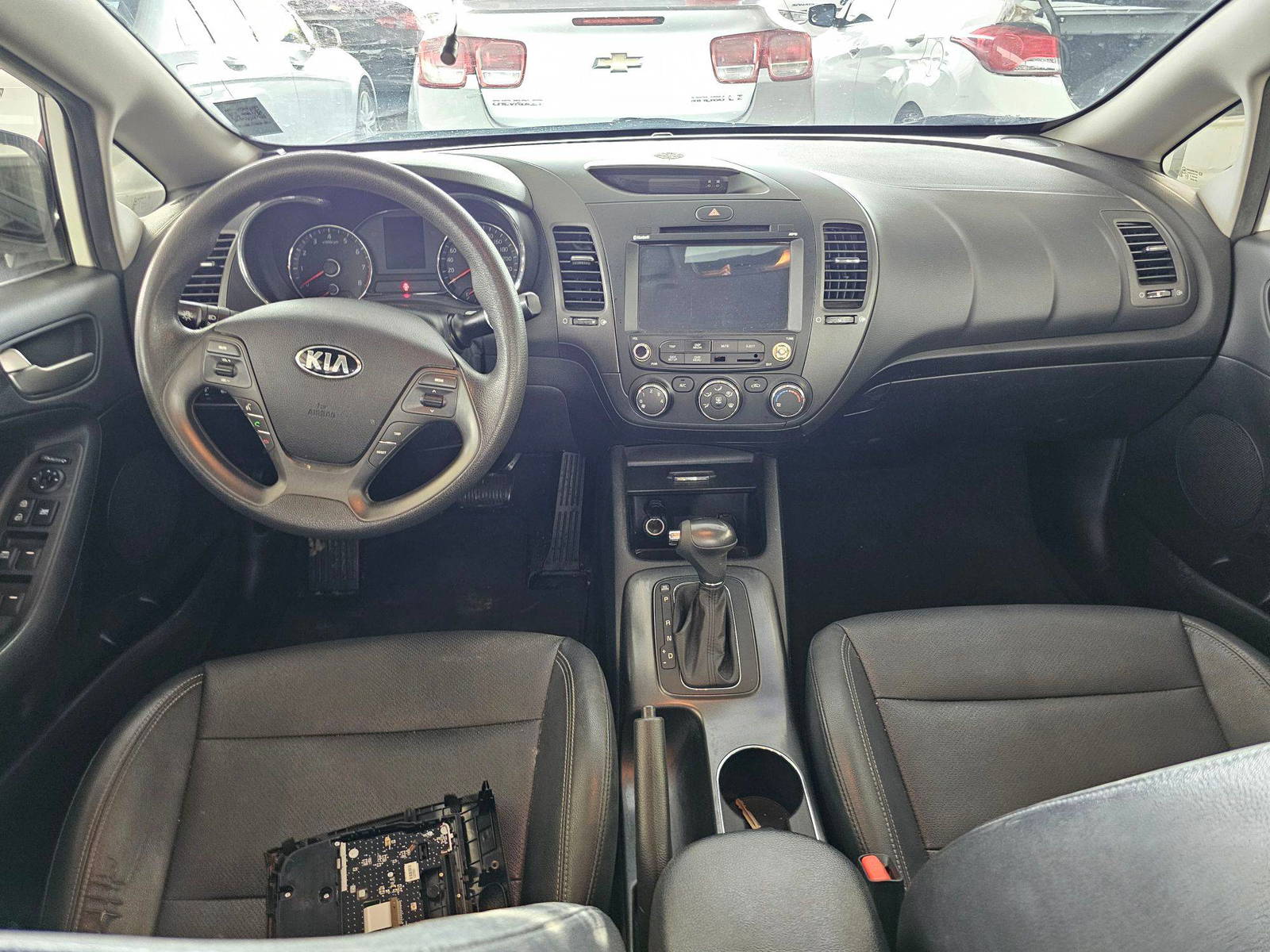 2015 KIA K3 — 186313 KM — Lot 912771 — Souq - Marhaba Auctions Used Cars - Image 7