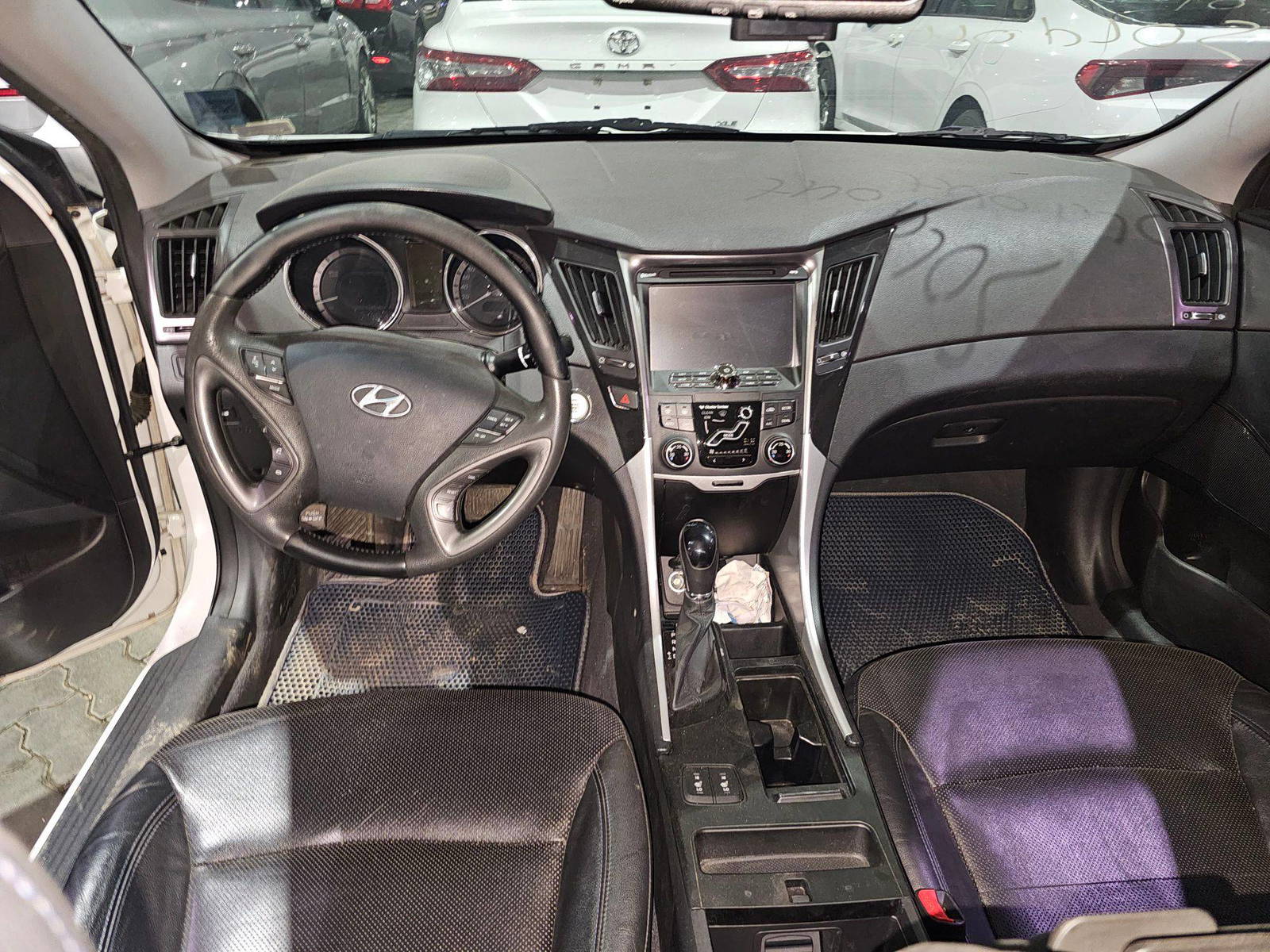 2012 HYUNDAI SONATA — 145024 KM — Lot 033494 — Souq - Marhaba Auctions Used Cars - Image 7