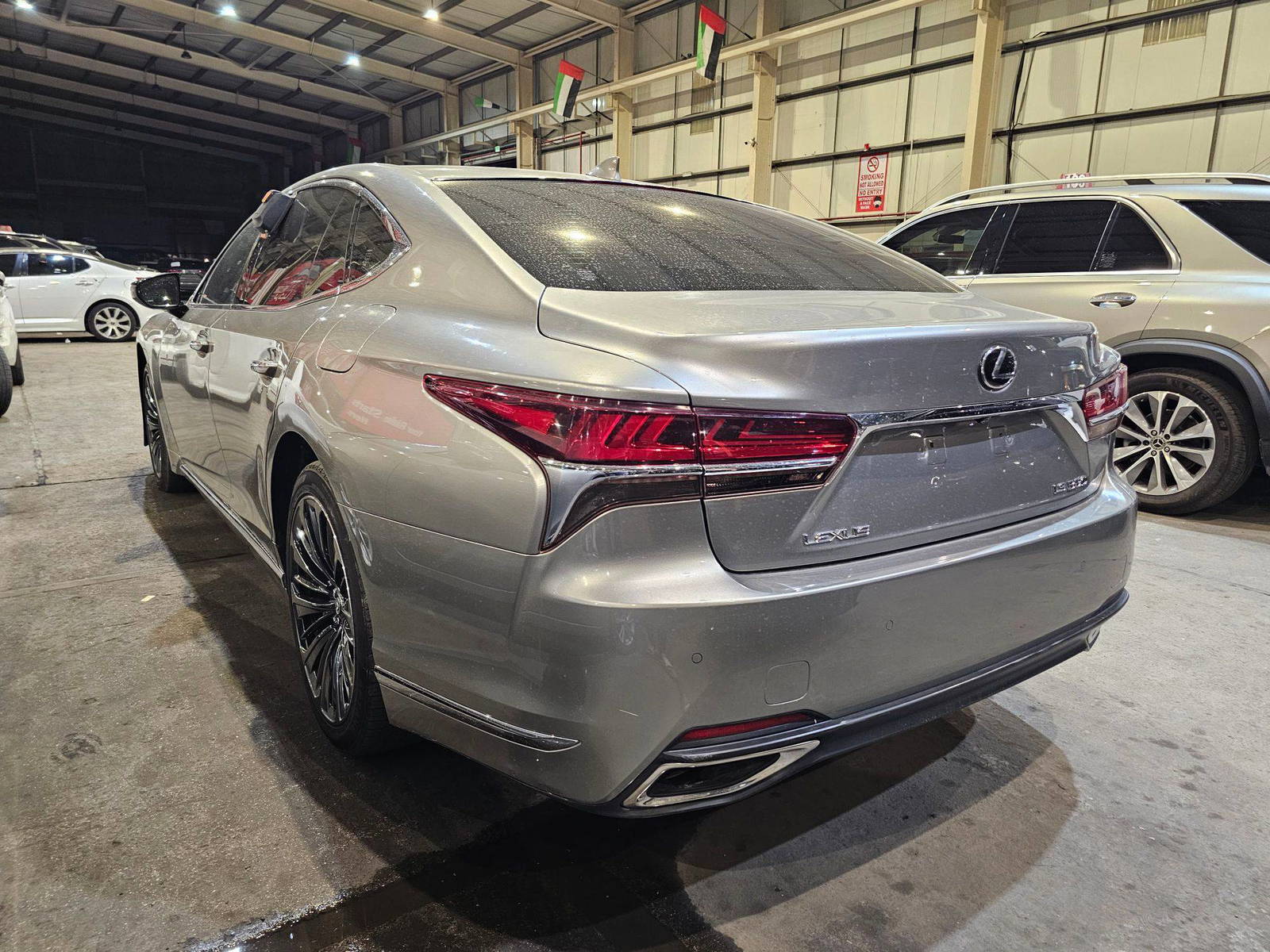 2018 LEXUS LS — 24436 KM — Lot FF805001851 — Souq - Marhaba Auctions Used Cars - Image 4