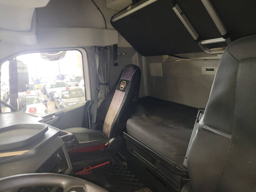 2015 VOLVO FH-Series — 1021804 KM — Lot FB736505 — Main - Marhaba Auctions Used Cars - Image 8