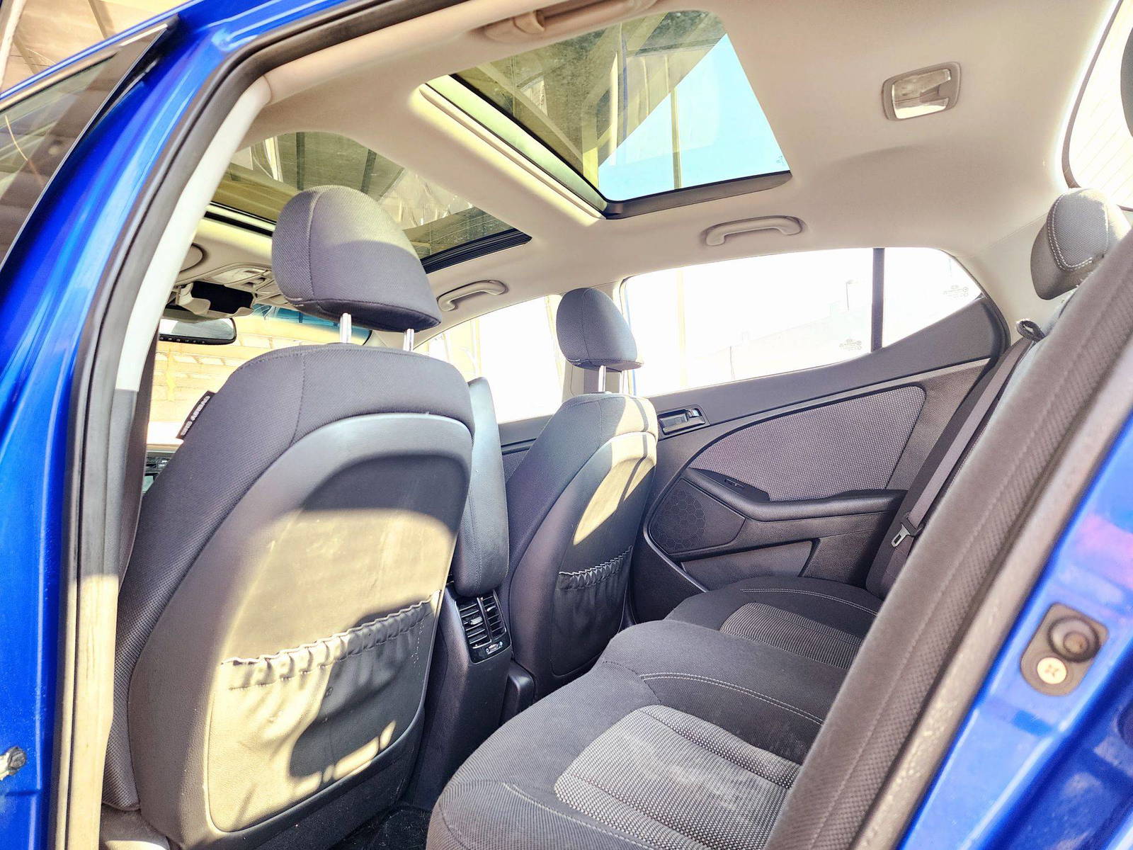 2012 KIA OPTIMA — 143207 KM — Lot 0C5244774 — Souq - Marhaba Auctions Used Cars - Image 6