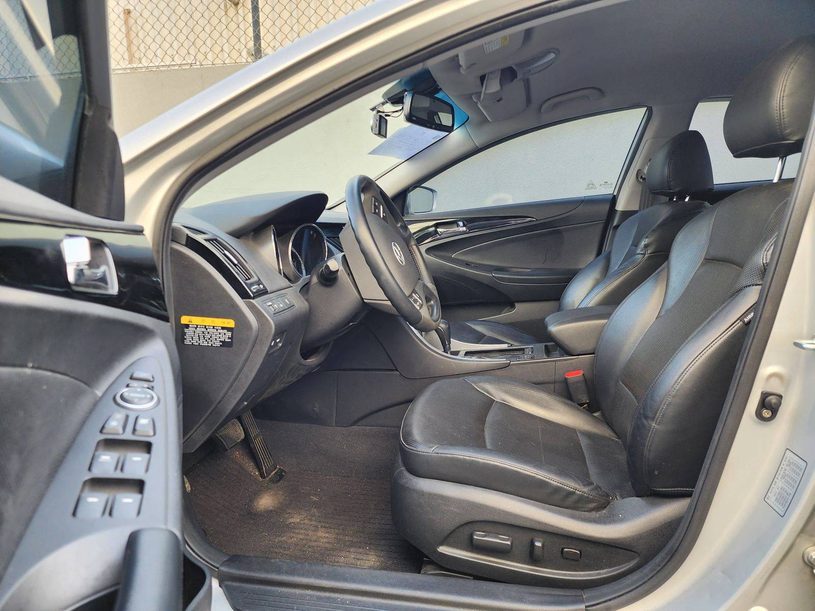 2011 HYUNDAI SONATA — 94702 KM — Lot 225954 — Al Quoz - Marhaba Auctions Used Cars - Image 9