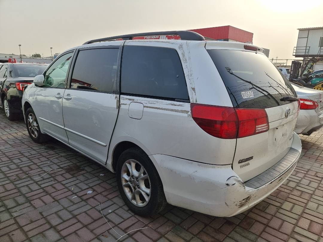 2005 TOYOTA SIENNA — 223534 Miles — Lot 215487 — Souq - Marhaba Auctions Used Cars - Image 4