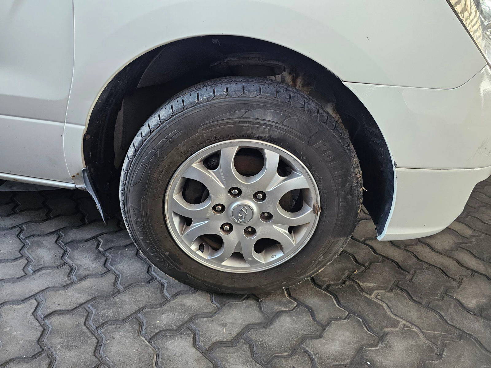 2011 HYUNDAI GRAND STAREX — 320077 KM — Lot 286028 — Souq - Marhaba Auctions Used Cars - Image 10