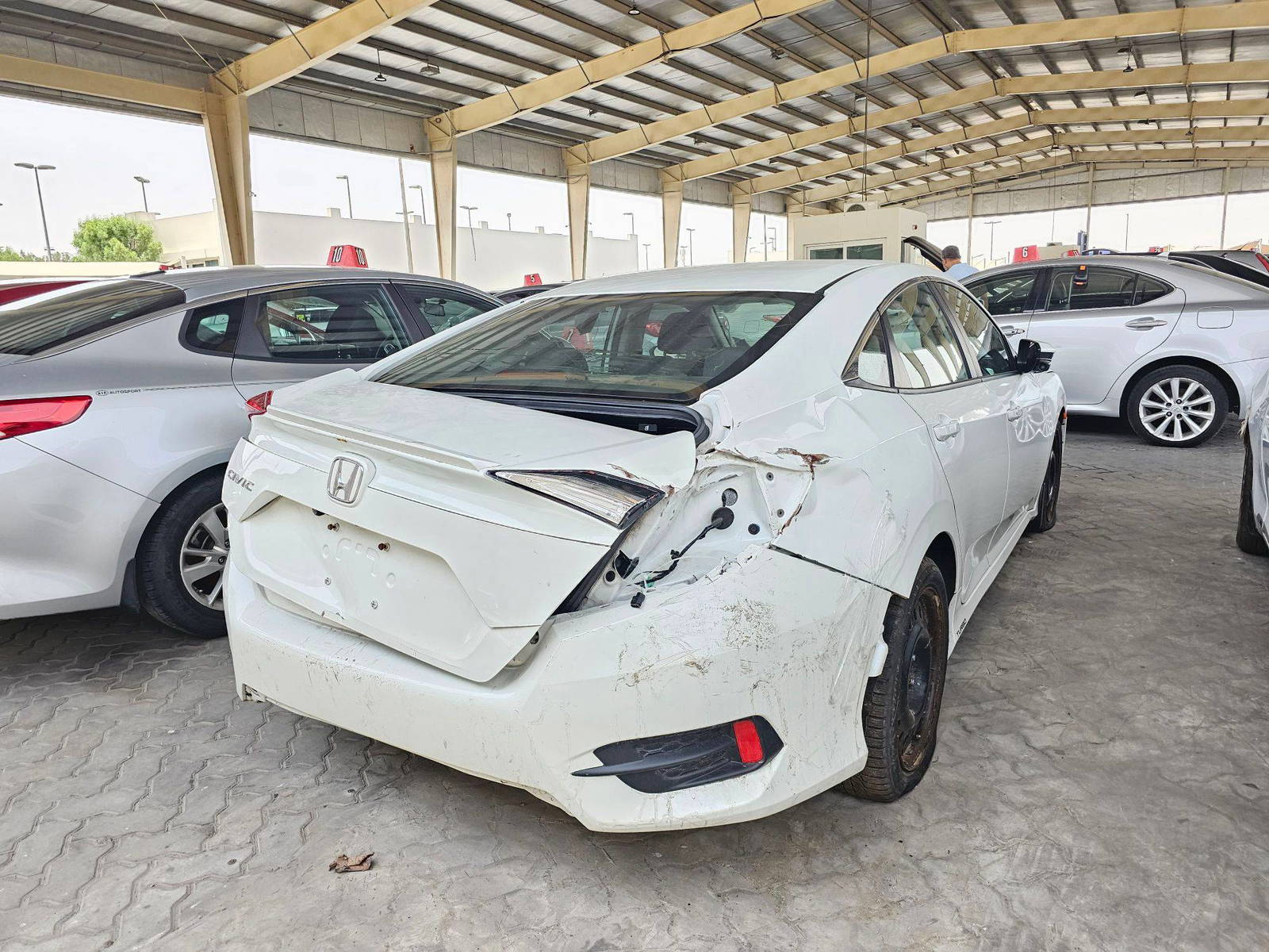 2016 HONDA CIVIC — 116164 KM — Lot 46270125 — Souq - Marhaba Auctions Used Cars - Image 4