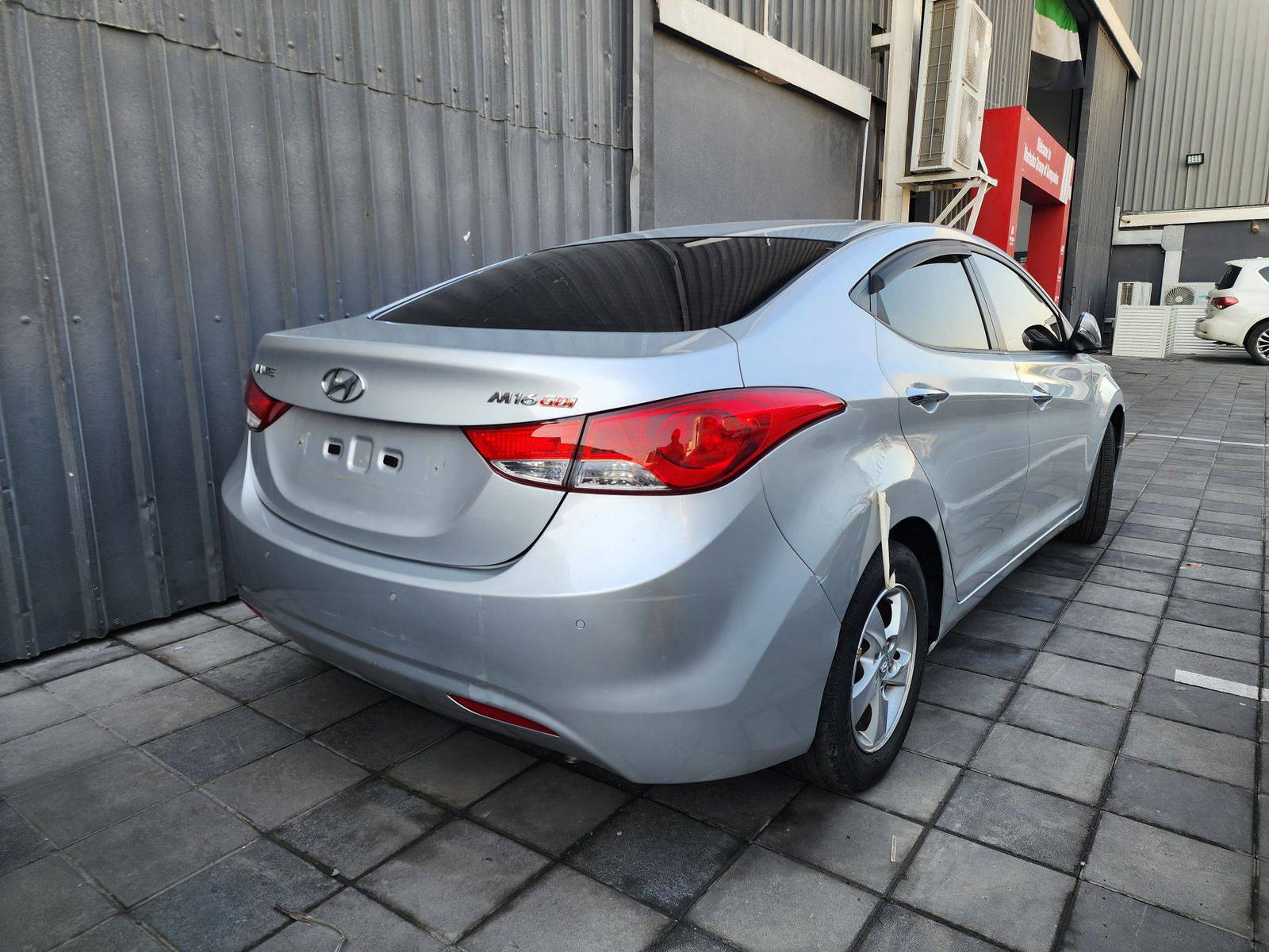 2011 HYUNDAI AVANTE — 95106 KM — Lot 122310 — Al Quoz - Marhaba Auctions Used Cars - Image 4