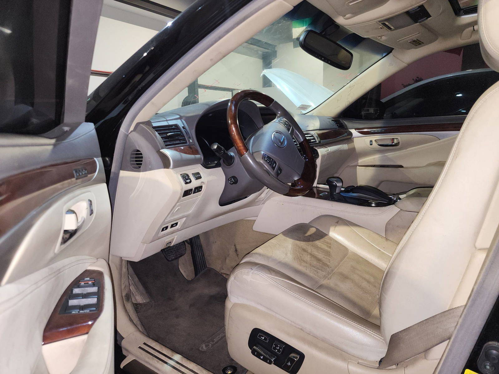 2014 LEXUS LS 460 — 124214 Miles — Lot 44198985 — Al Quoz - Marhaba Auctions Used Cars - Image 10