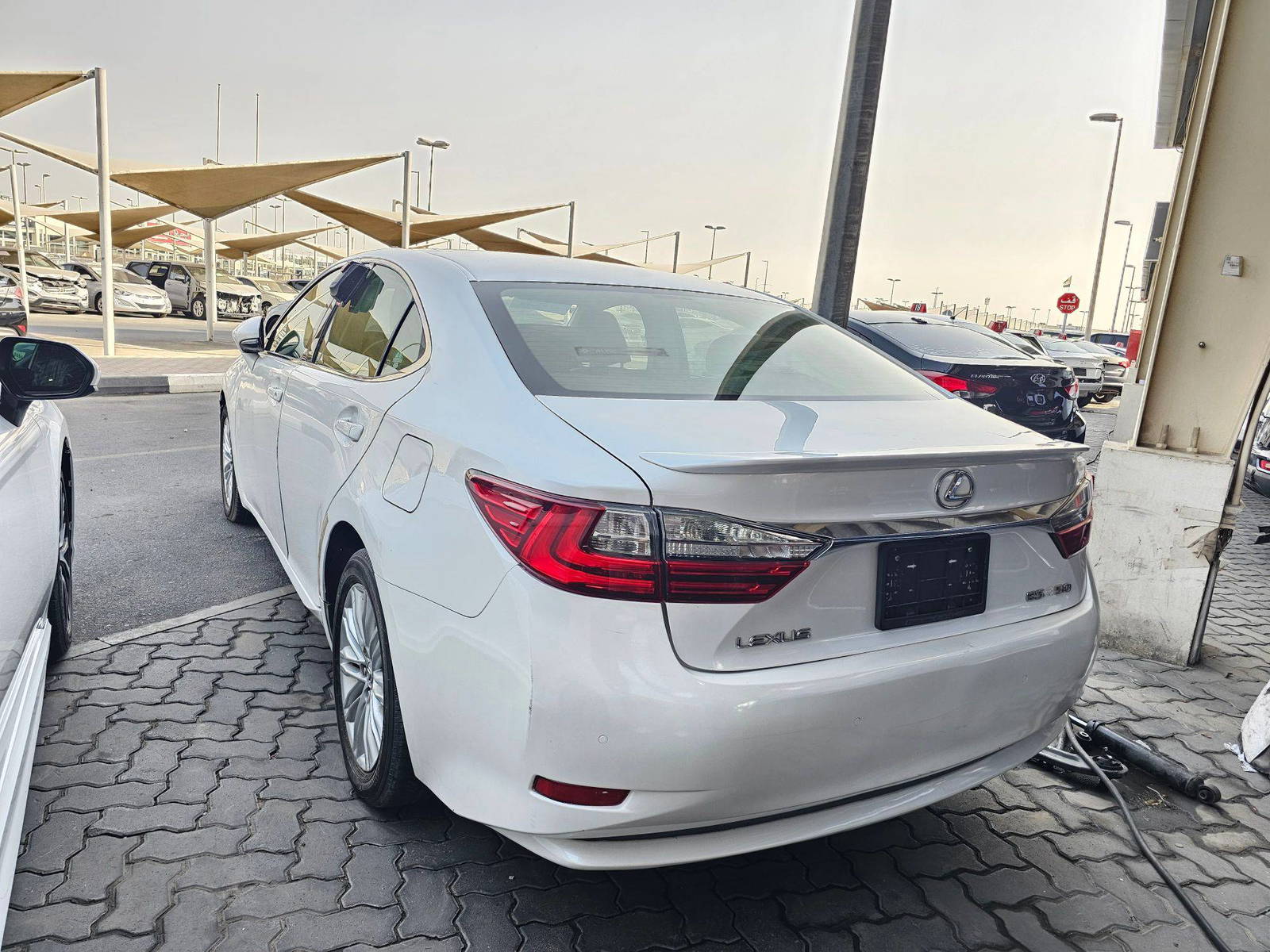 2017 LEXUS ES 350 — 200406 KM — Lot GG3H2253923 — Souq - Marhaba Auctions Used Cars - Image 5