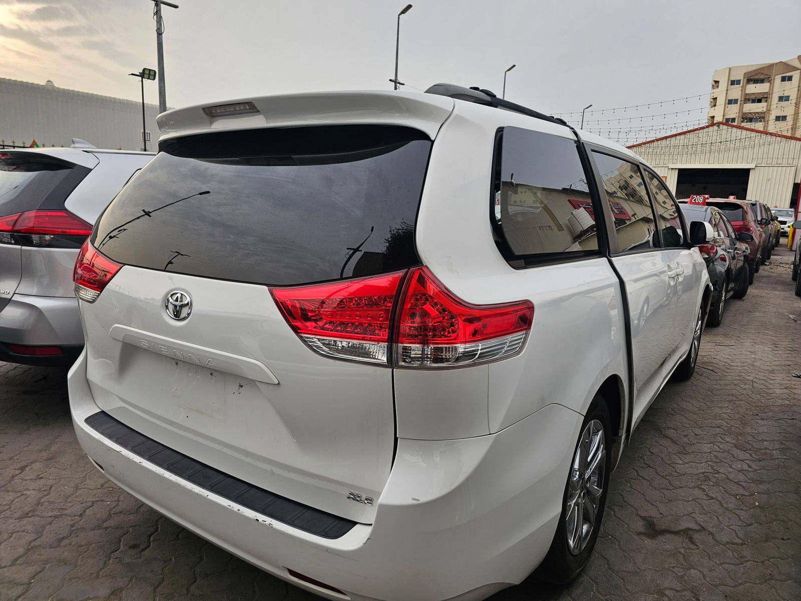 2011 TOYOTA SIENNA — 177886 Miles — Lot BS013650 — Main - Marhaba Auctions Used Cars - Image 5