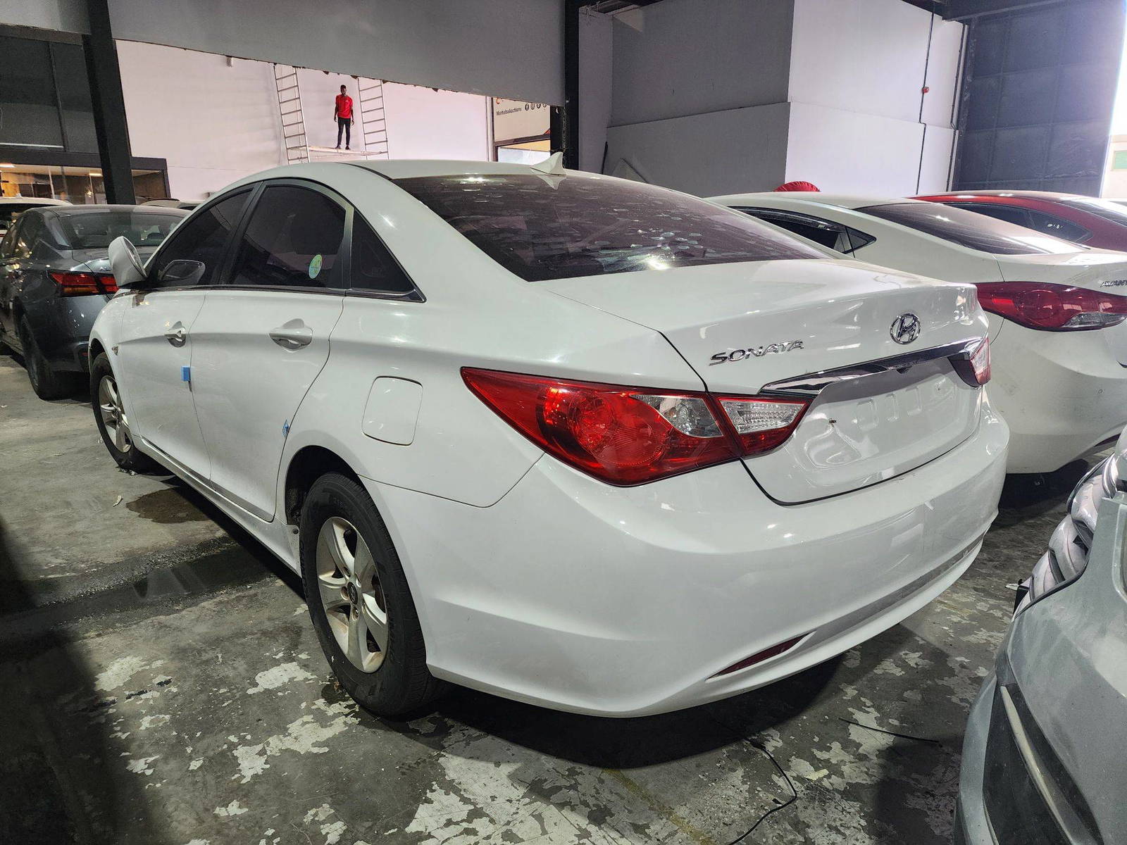 2012 HYUNDAI SONATA — 198321 KM — Lot 439613 — Al Quoz - Marhaba Auctions Used Cars - Image 6