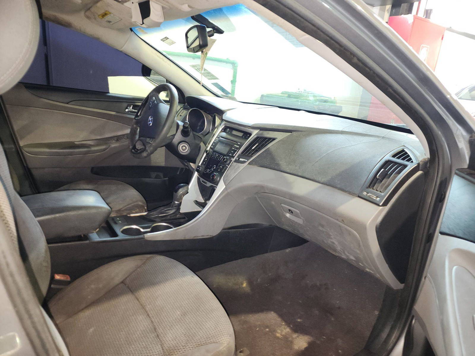 2013 HYUNDAI SONATA — 160035 Miles — Lot 4689 — Al Quoz - Marhaba Auctions Used Cars - Image 11