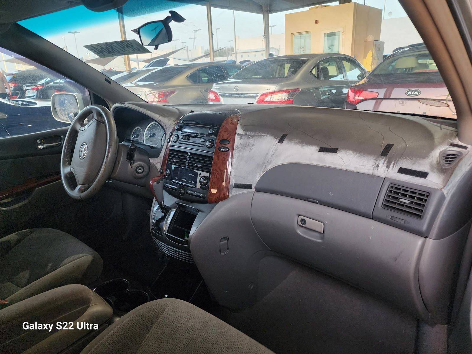 2004 TOYOTA SIENNA — 200645 Miles — Lot 38978564 - Marhaba Auctions Used Cars - Image 5
