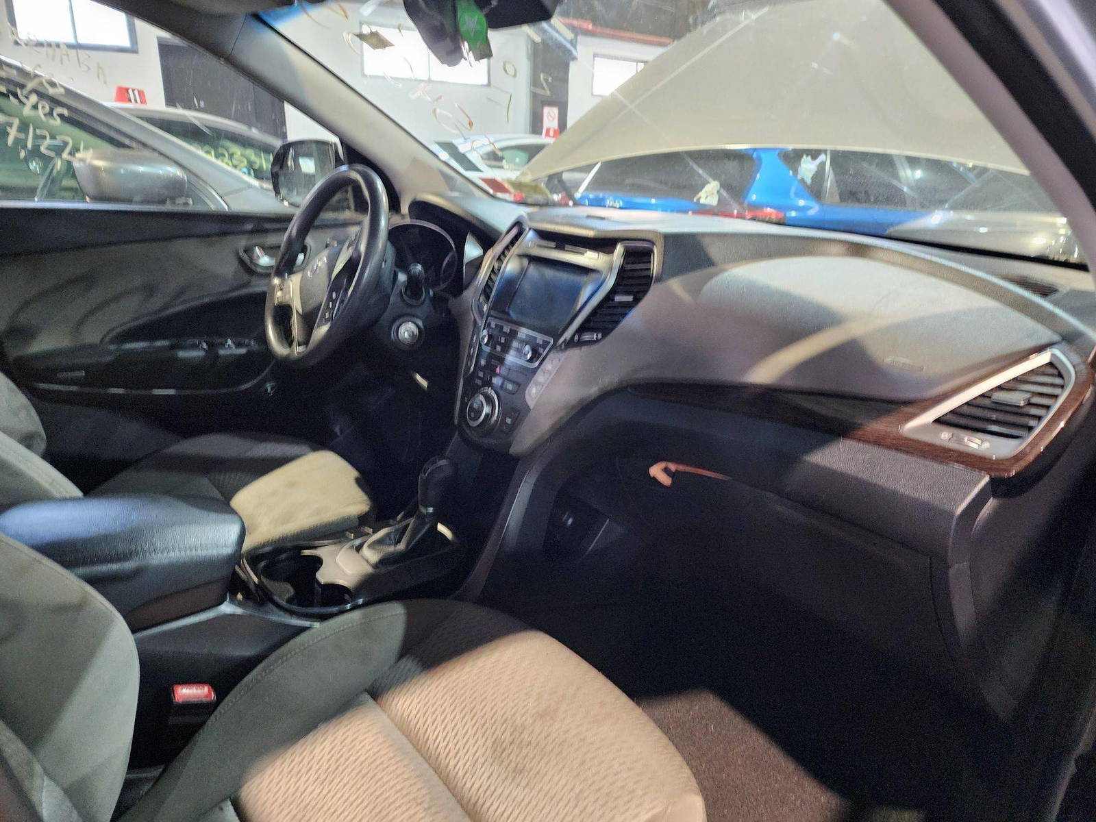 2017 HYUNDAI SANTA FE — 164944 Miles — Lot 209342 — Al Quoz - Marhaba Auctions Used Cars - Image 8
