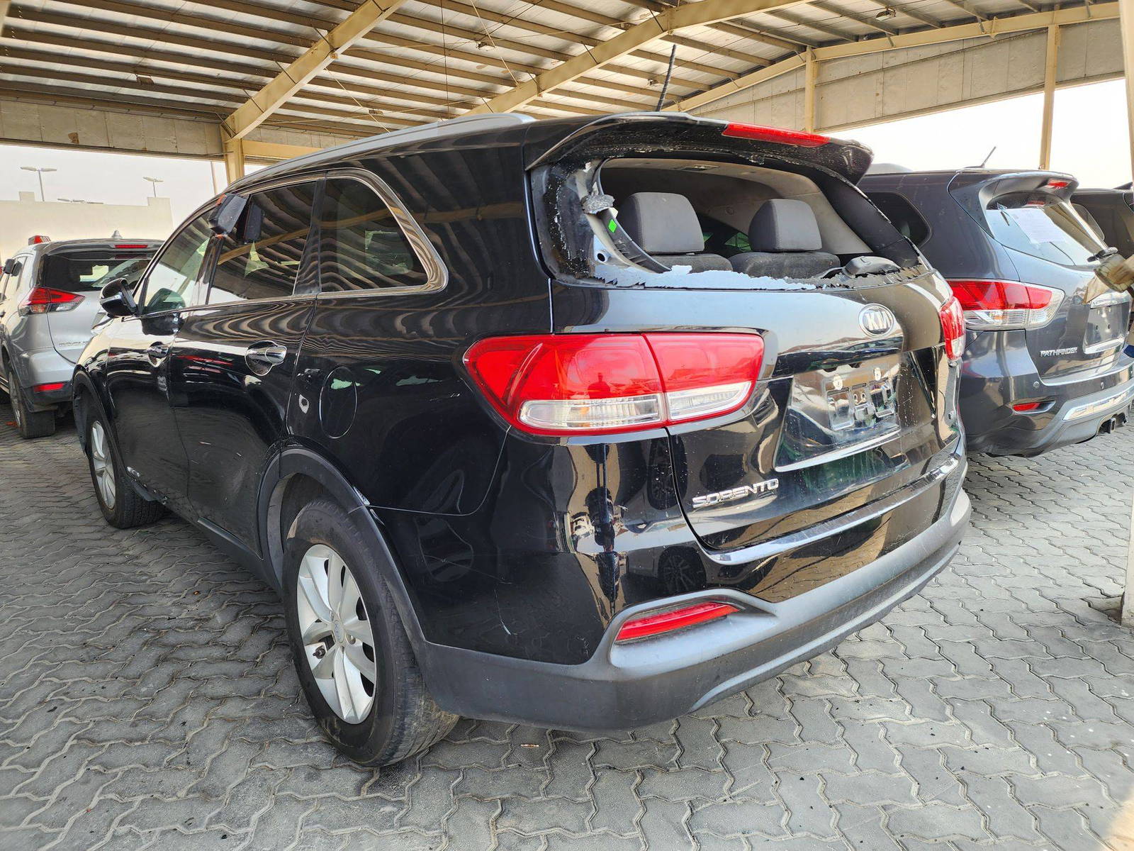 2018 KIA SORENTO — 143008 Miles — Lot JG416960 — Souq - Marhaba Auctions Used Cars - Image 4