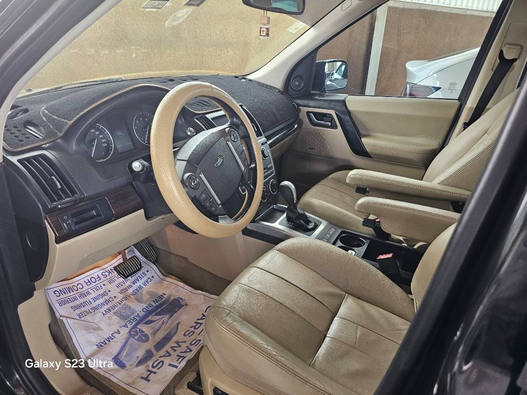 2014 LAND ROVER LR2 — 175563 KM — Lot H396465 — Main - Marhaba Auctions Used Cars - Image 8