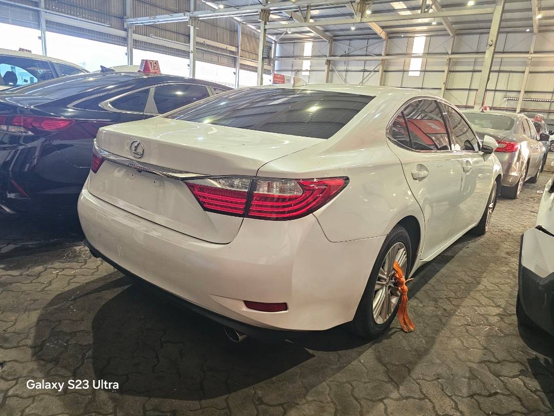 2015 LEXUS ES 350 — 80627 Miles — Lot 42848671 — Souq - Marhaba Auctions Used Cars - Image 4