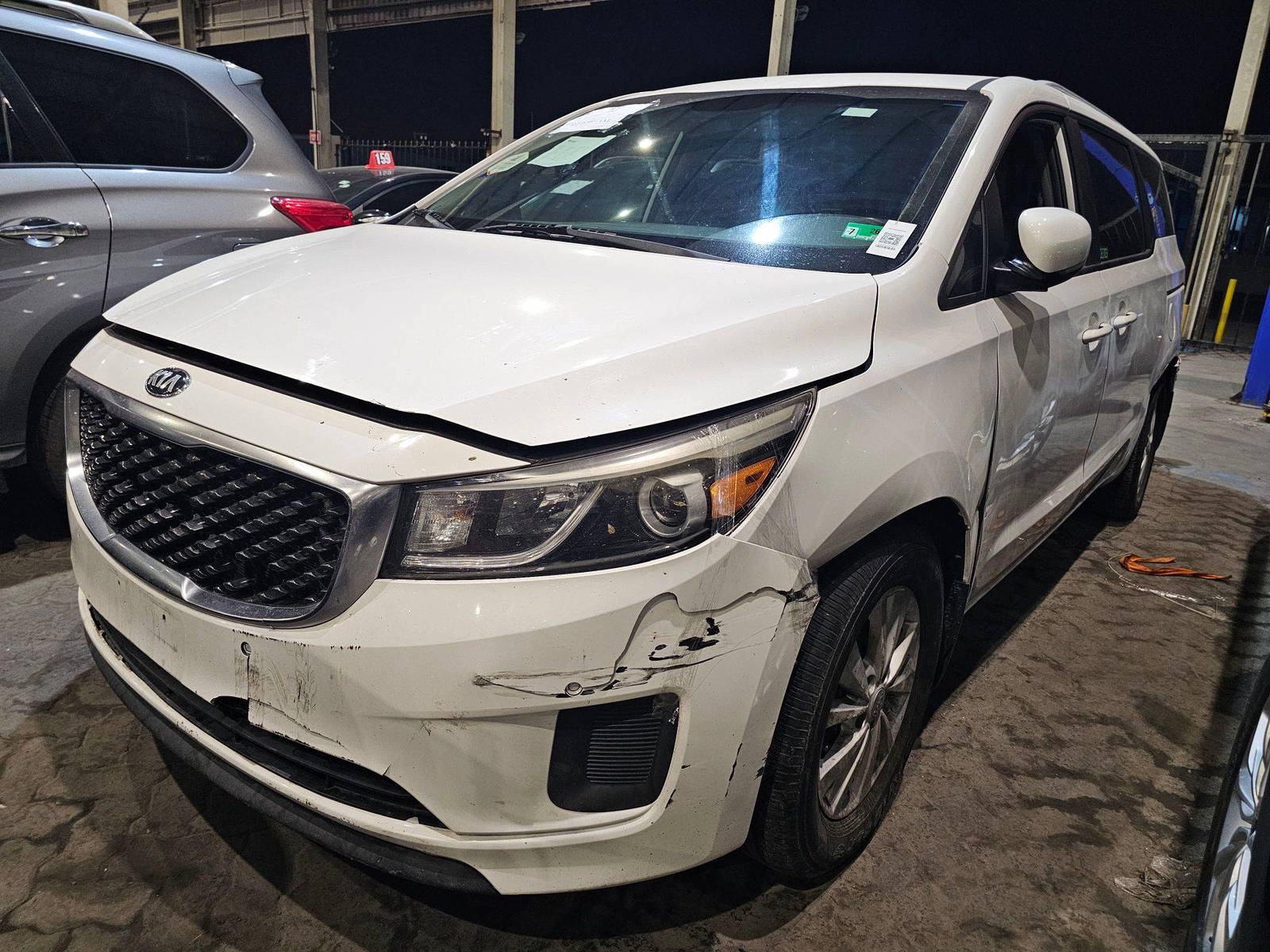 2017 KIA SEDONA — 87797 Miles — Lot 93638905 — Al Sajaa - Marhaba Auctions Used Cars - Image 5