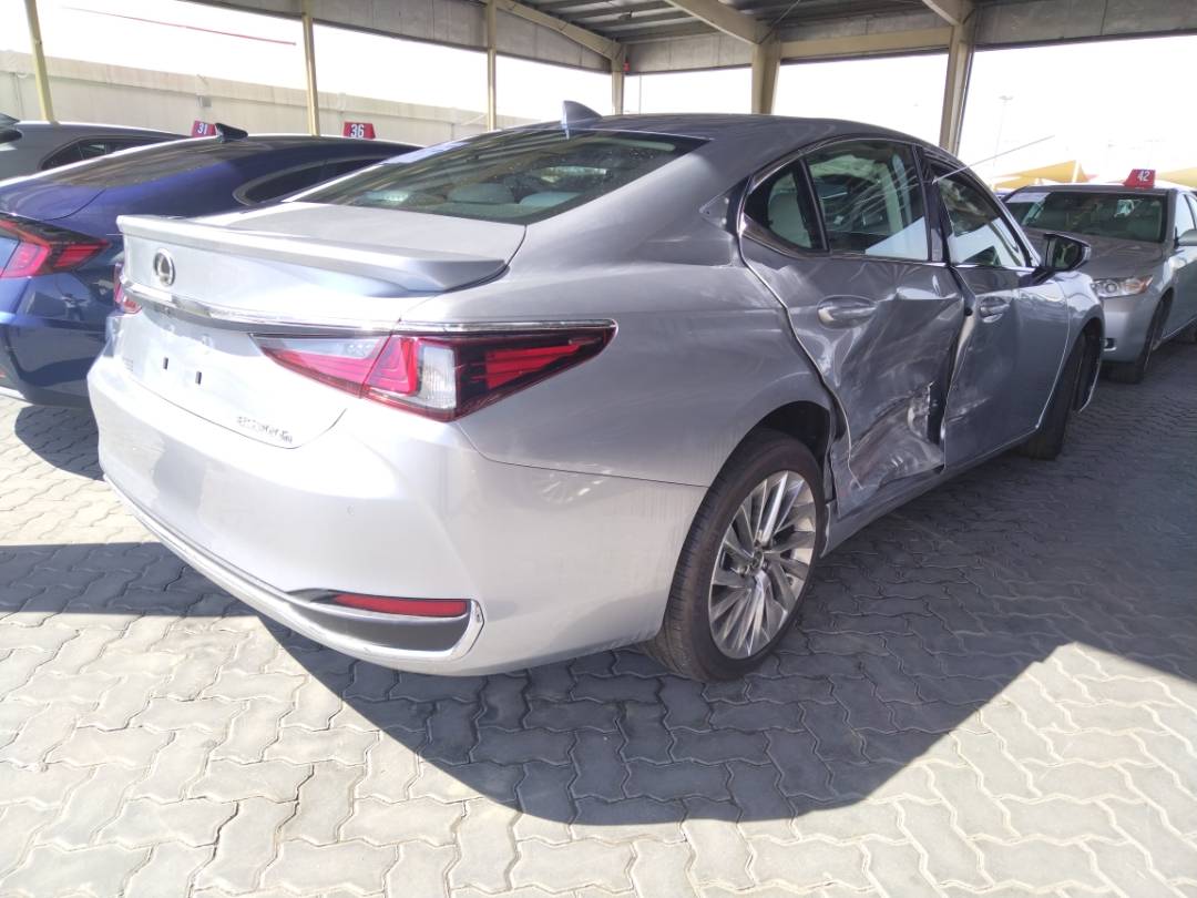 2023 LEXUS ES 300H — 5285 Miles — Lot 73098943 - Marhaba Auctions Used Cars - Image 5