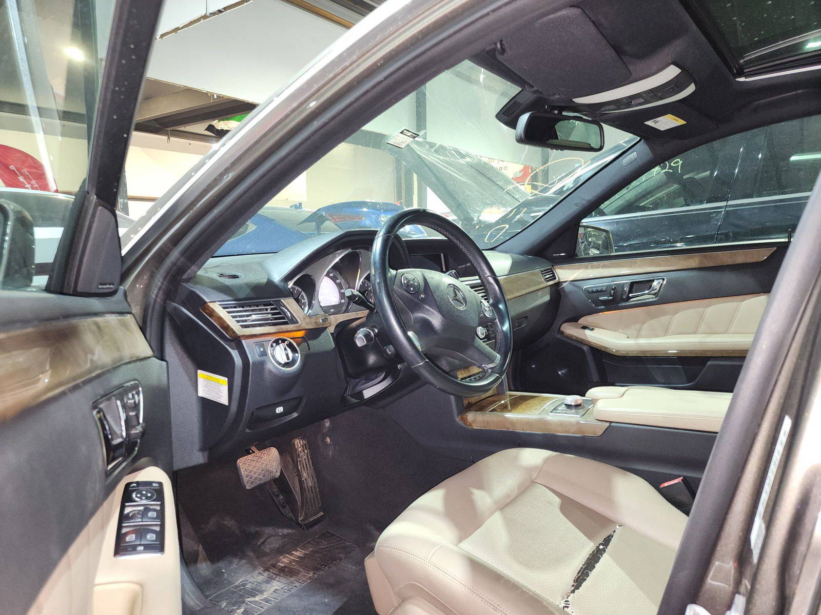 2011 MERCEDES BENZ E 350 — 225043 Miles — Lot B6BA262484 — Souq - Marhaba Auctions Used Cars - Image 9