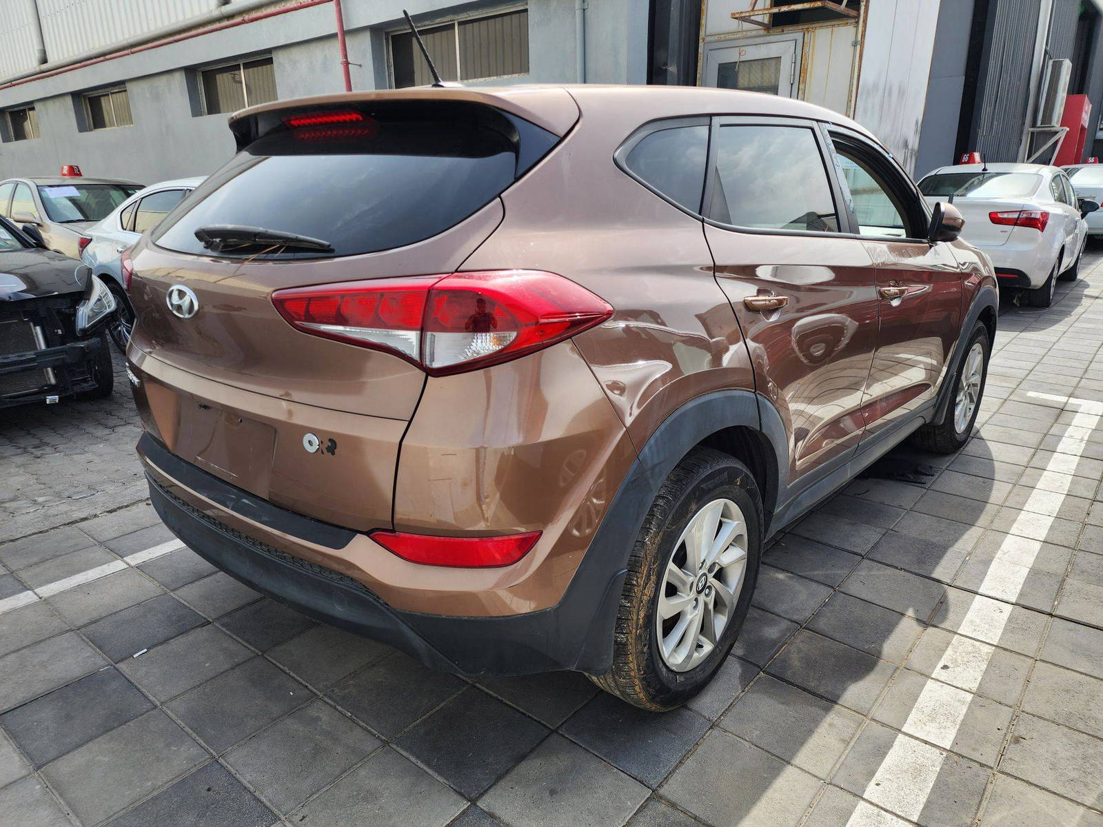 2016 HYUNDAI TUCSON — 108037 Miles — Lot 242851 — Al Quoz - Marhaba Auctions Used Cars - Image 4
