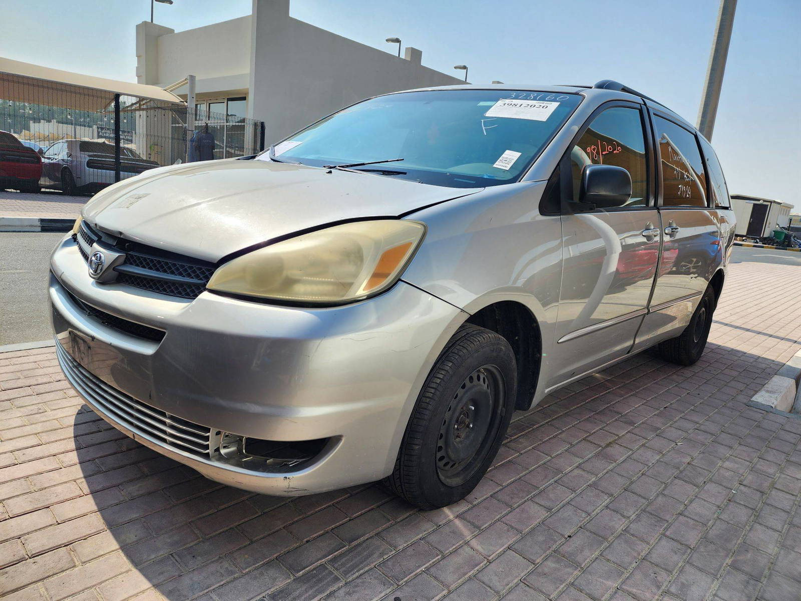 2005 TOYOTA SIENNA — 185281 Miles — Lot 39812020 — Souq - Marhaba Auctions Used Cars - Image 4