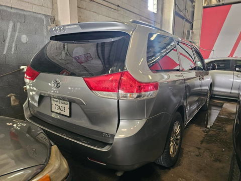 TOYOTA SIENNA